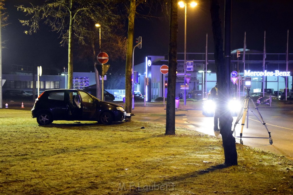 VU PKW Baum Koeln Deutz Deutz Kalkerstr P67.JPG - Miklos Laubert